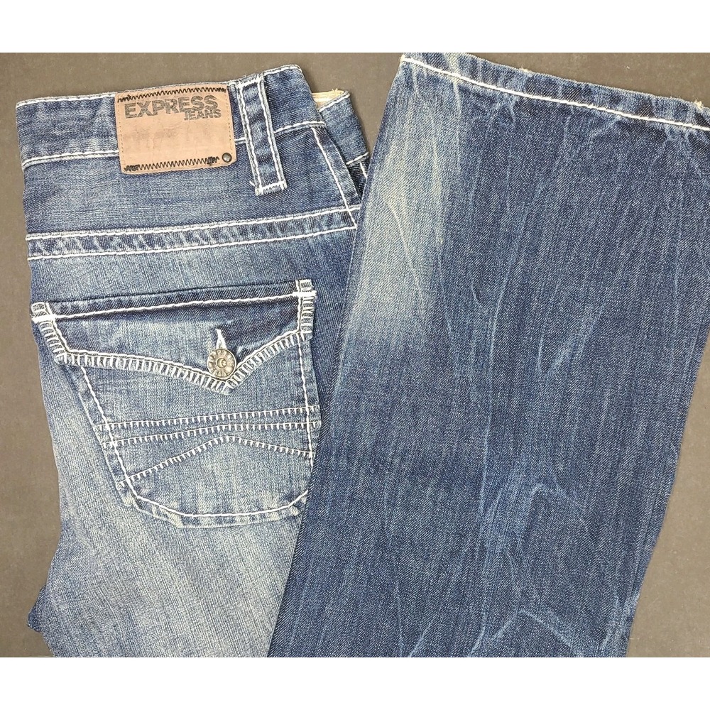 Express Kingston Low Rise Bootcut Jeans Men's 33x32 Medium Wash Distressed EUC